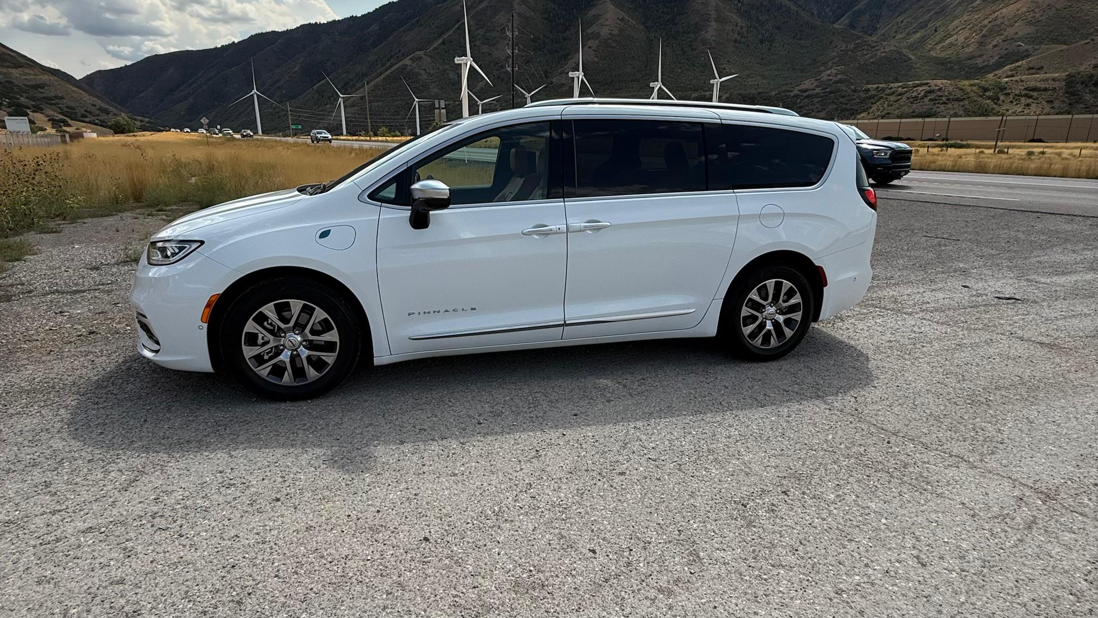 Chrysler Pacifica 2023 in 