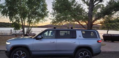 Rivian R1S 2023