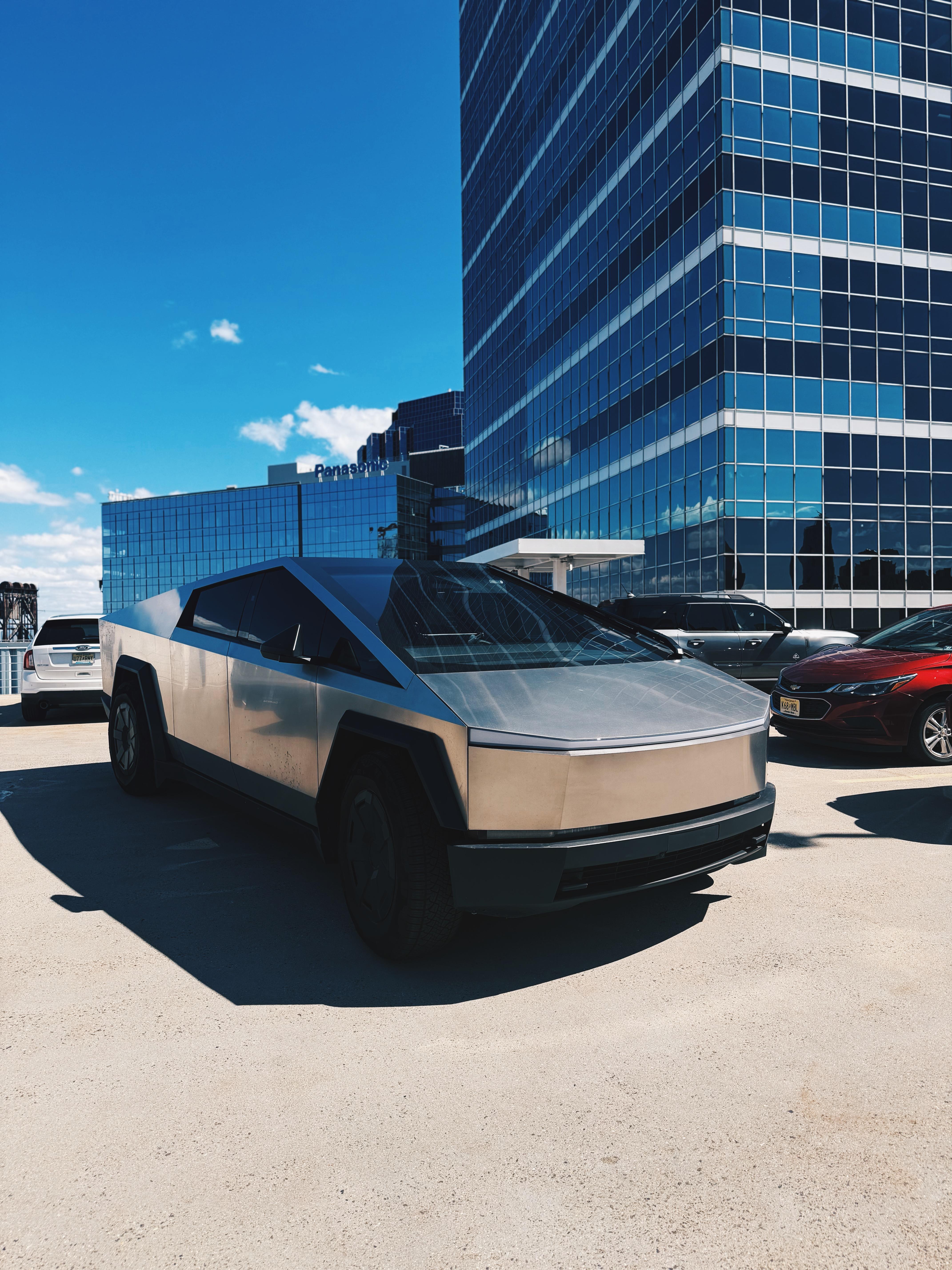 Tesla Cybertruck 2024 in Newark, NJ