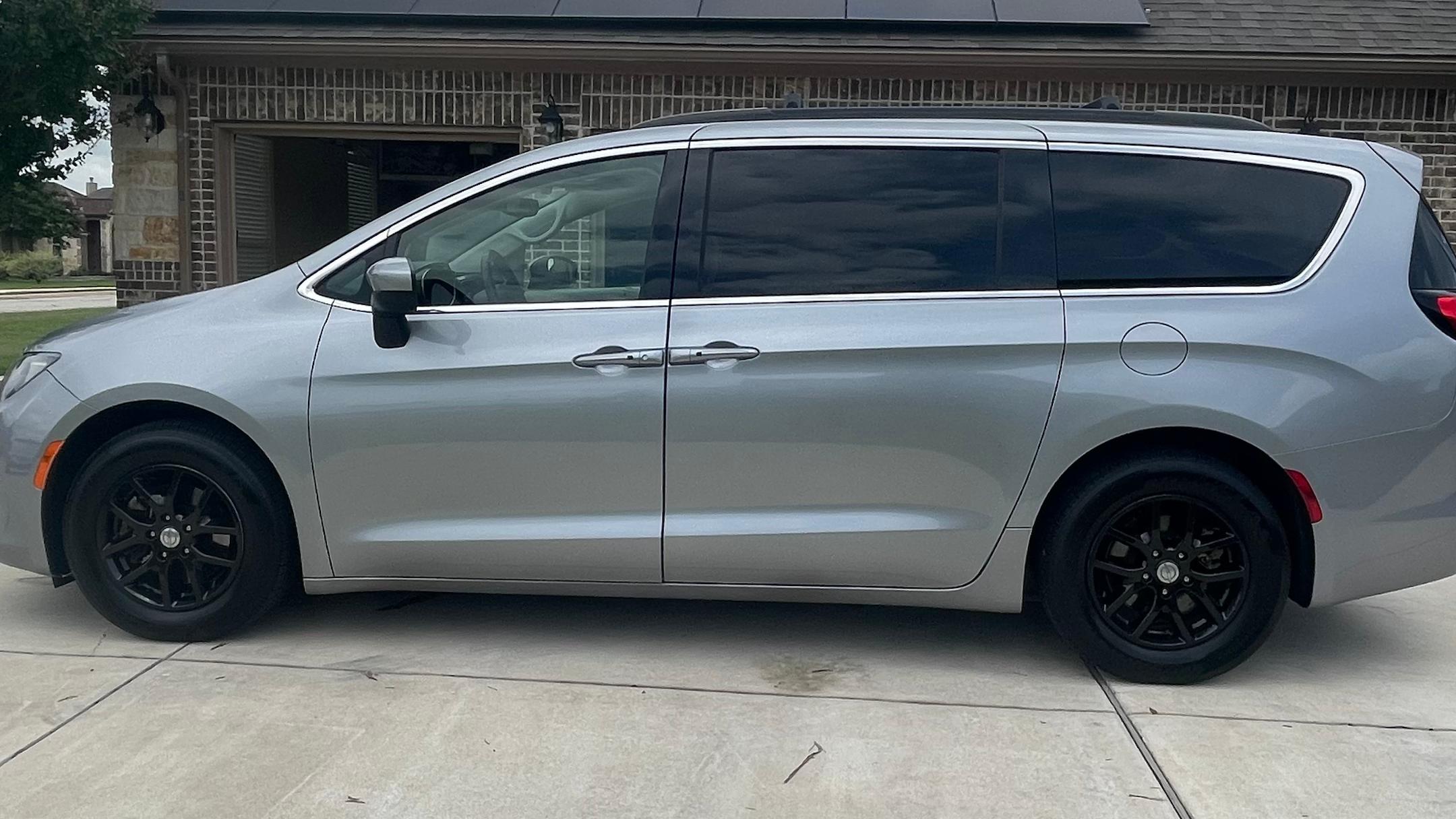 Chrysler Voyager 2020 in Schertz, TX