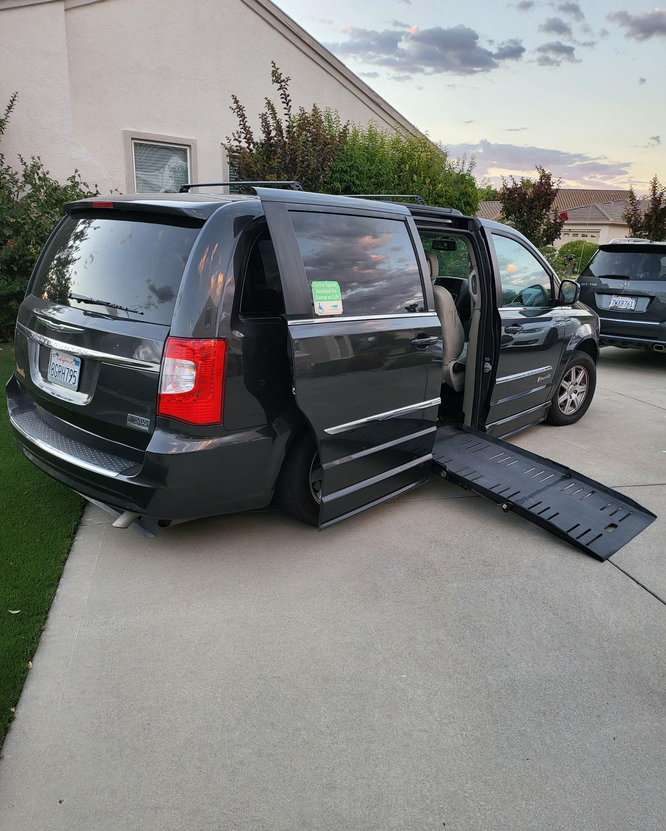 Chrysler Town & Country 2012 in 