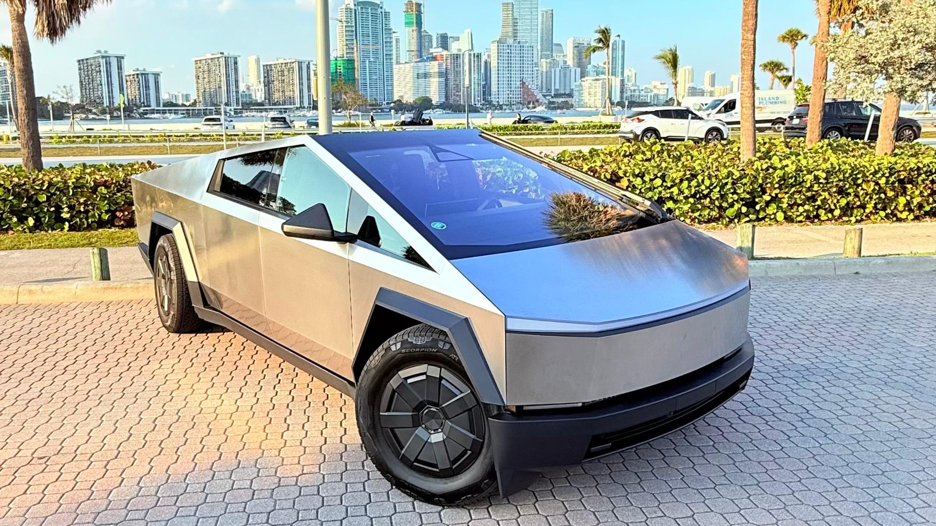 Tesla Cybertruck 2025 in Miami, FL