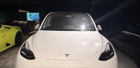 Tesla Model Y 2025
