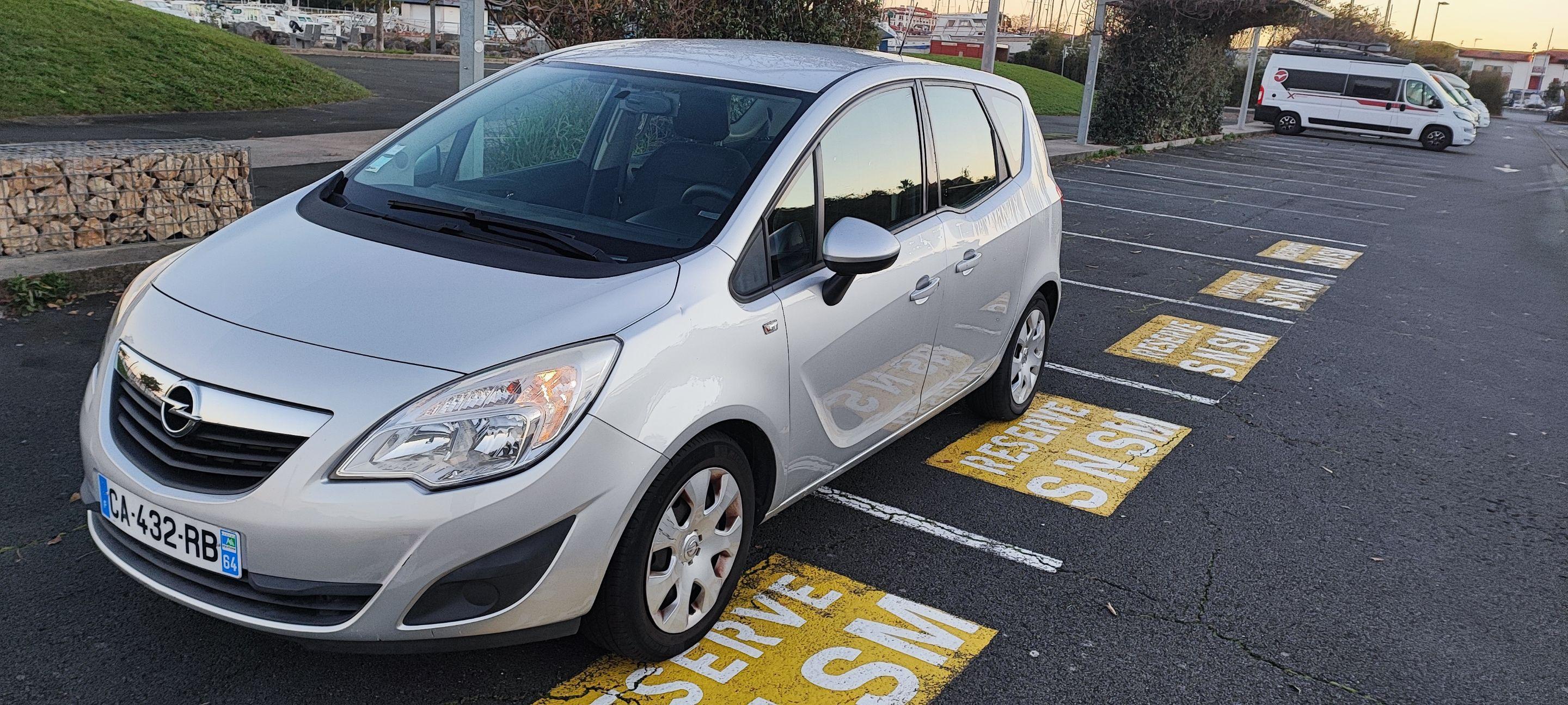 Opel MERIVA 2012 à Hendaye
