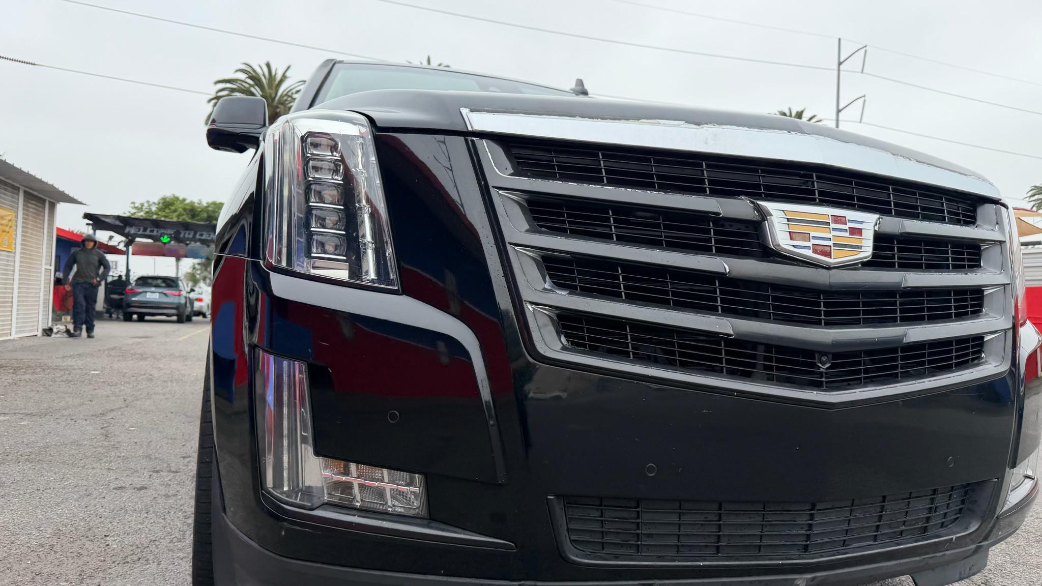 Cadillac Escalade ESV 2015 in 