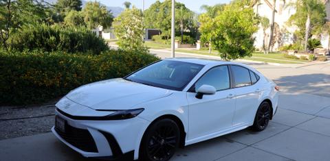 Toyota Camry Hybrid 2025