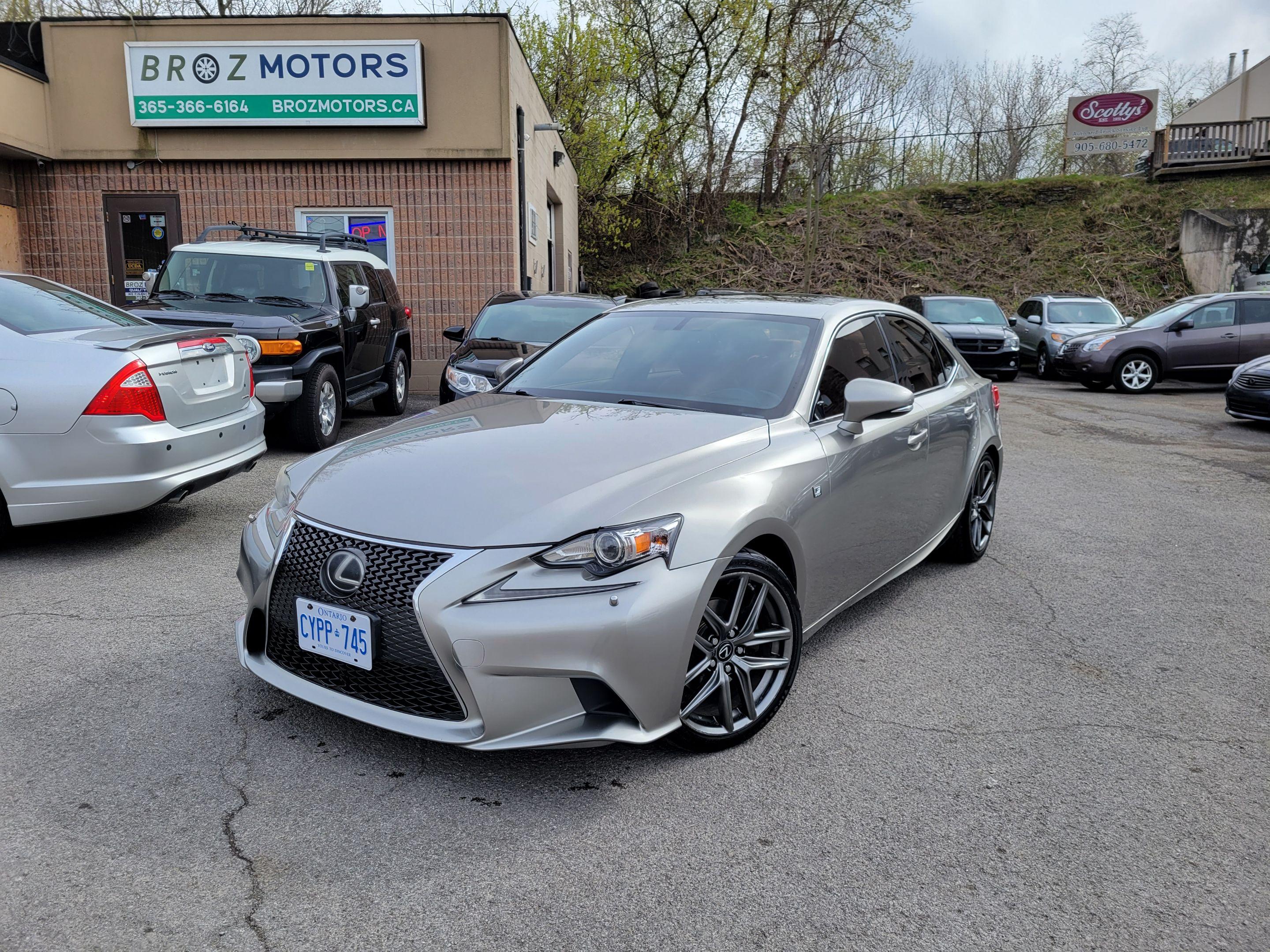 Lexus IS 2014 in Thorold, ON