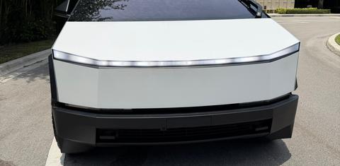 Tesla Cybertruck 2026