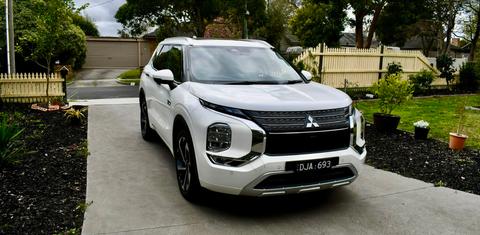 Mitsubishi OUTLANDER 2025