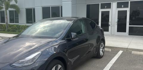 Tesla Model Y 2024