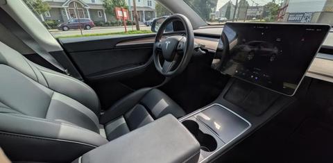 Tesla Model Y 2024