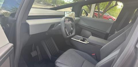 Tesla Cybertruck 2026