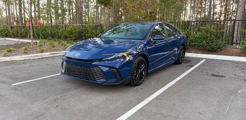 Toyota Camry Hybrid 2026