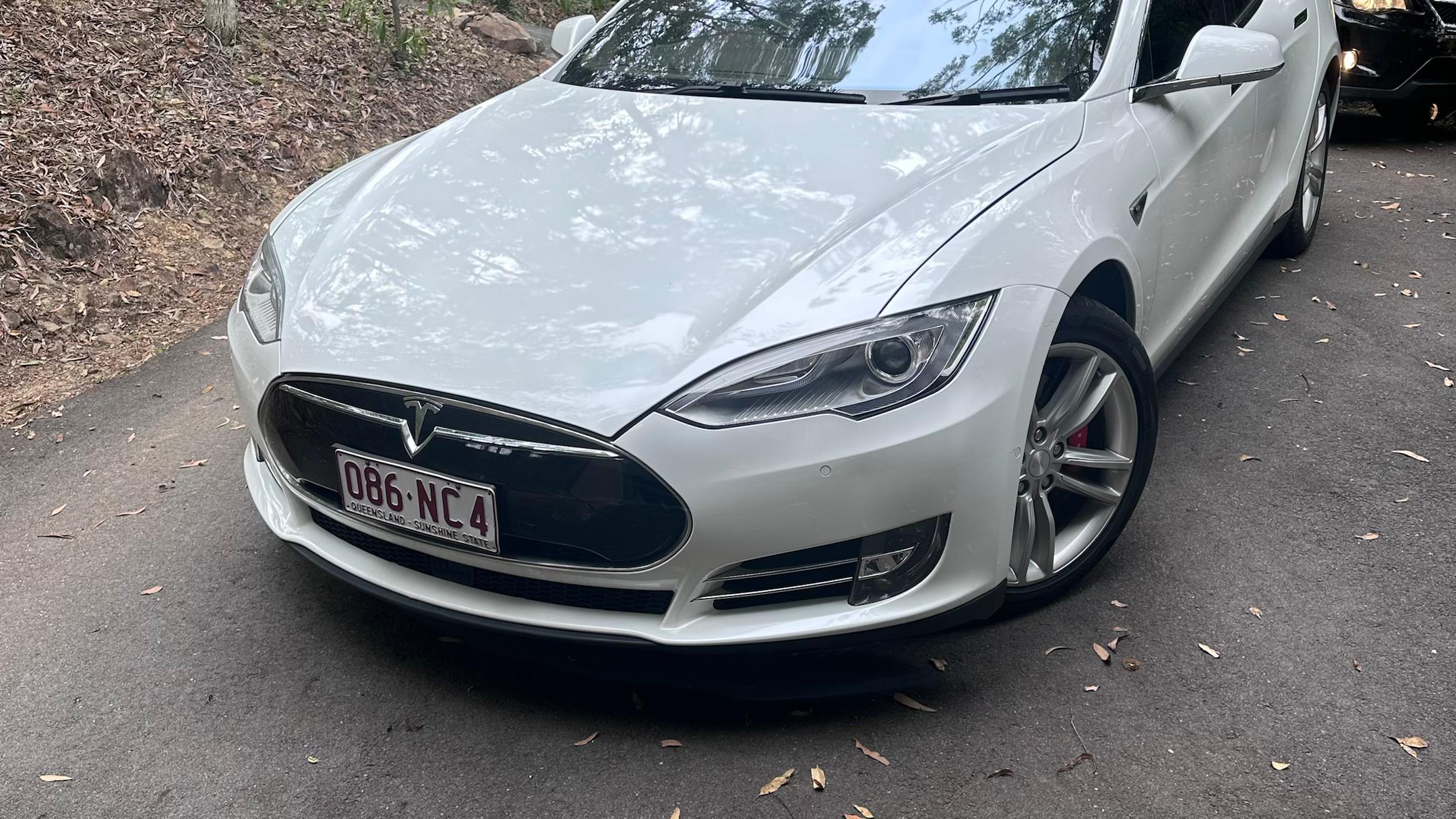Tesla MODEL S 2015 in Robina