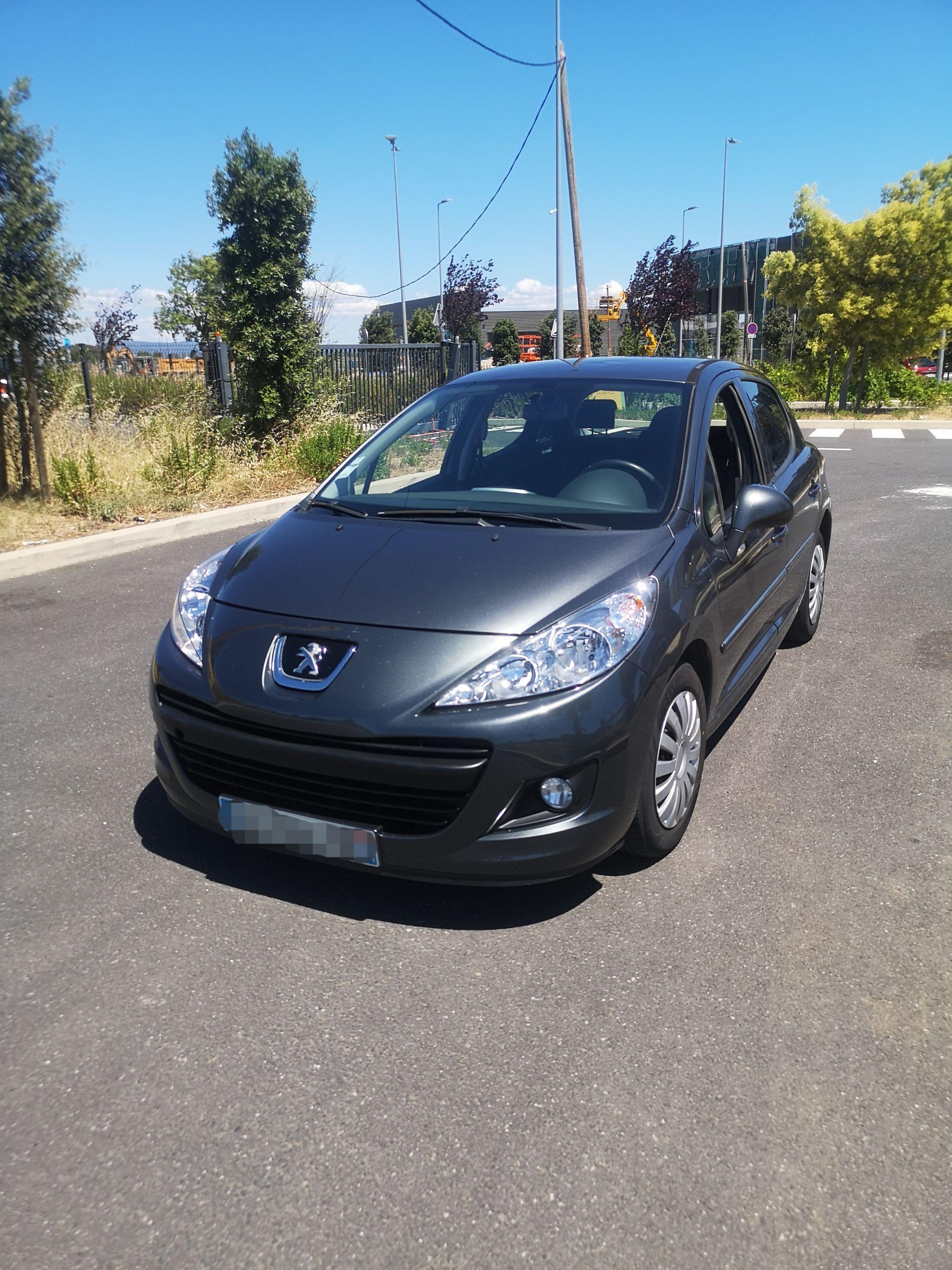 Peugeot 207+ 2013 à Grenoble