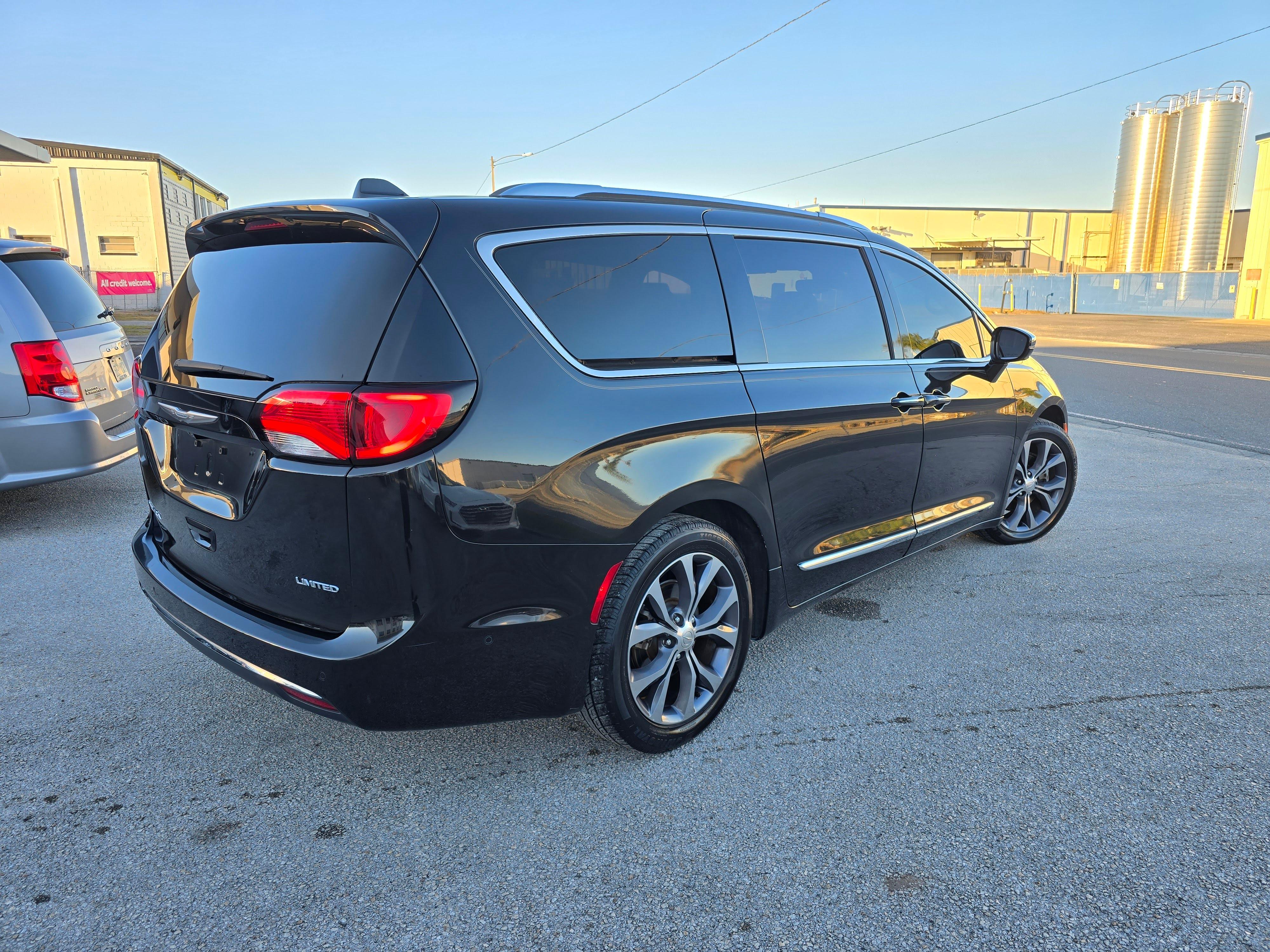 Chrysler Pacifica 2018 in 