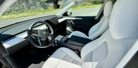 Tesla Model Y 2025