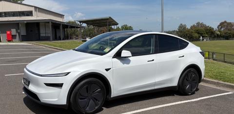 Tesla MODEL Y 2025