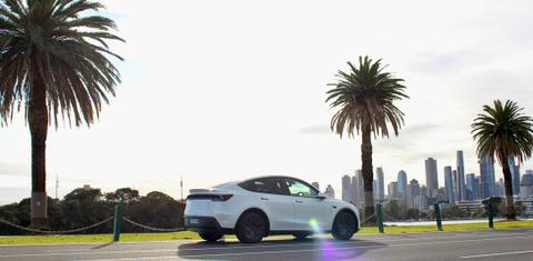 Tesla MODEL Y 2025