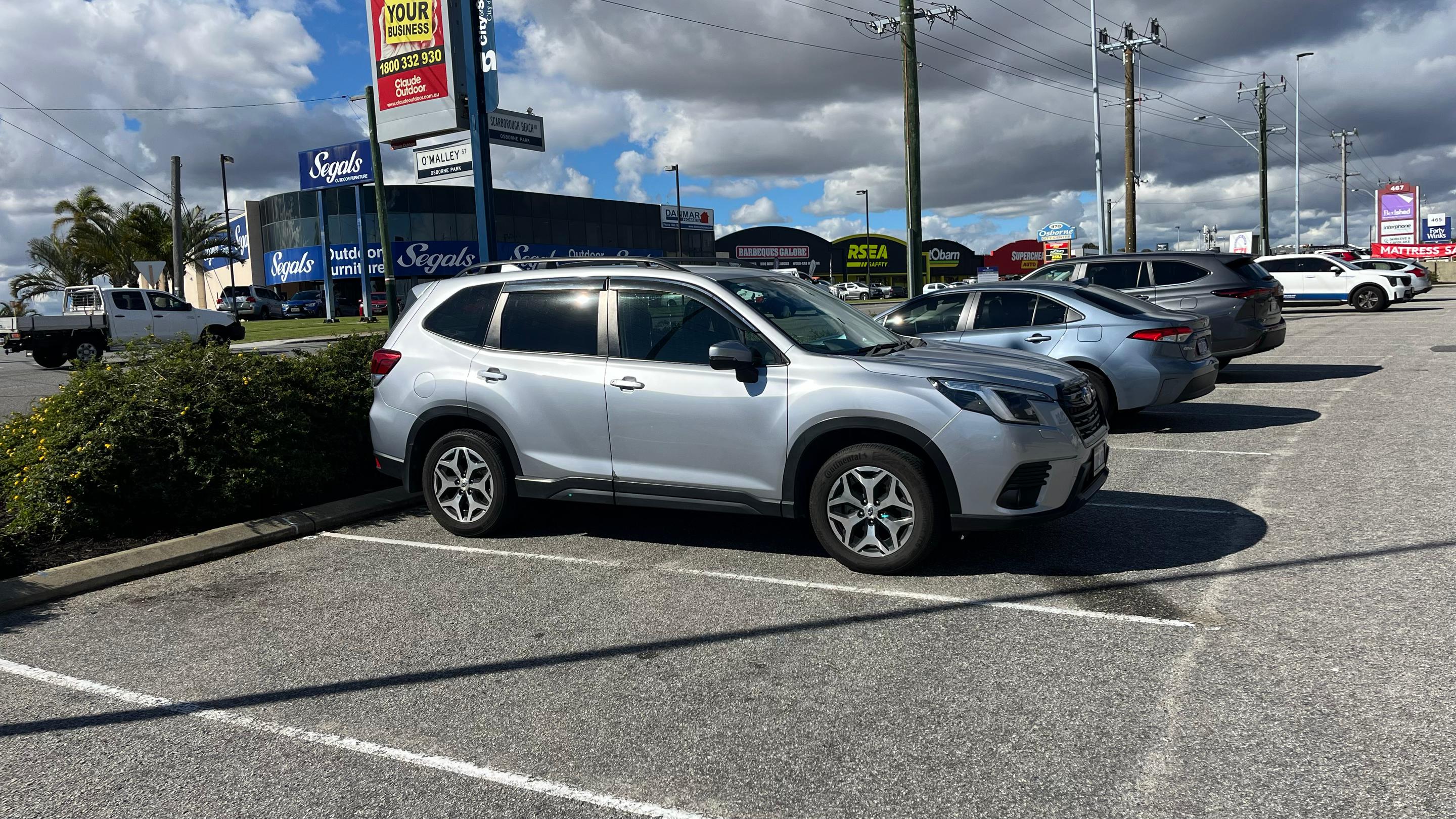 Subaru FORESTER 2023 in Crawley