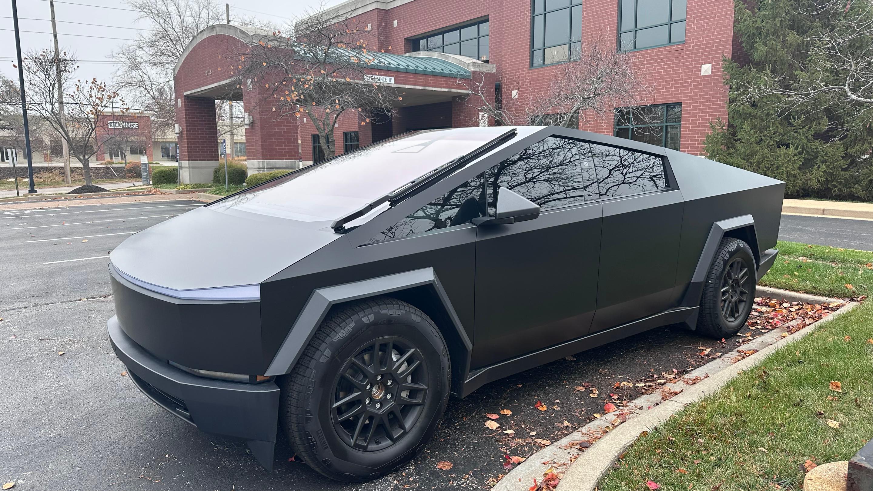 Tesla Cybertruck 2025 in Creve Coeur, MO