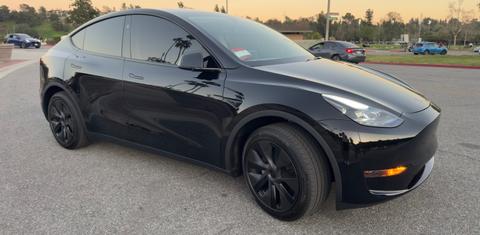 Tesla Model Y 2025