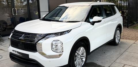 Mitsubishi OUTLANDER 2023