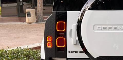 Land Rover Defender 2025