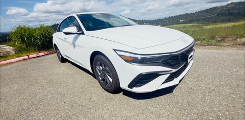 Hyundai Elantra Hybrid 2026