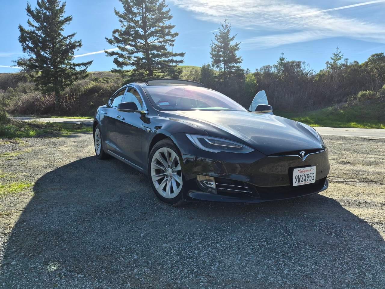 Tesla Model S 2017 in Cupertino, CA