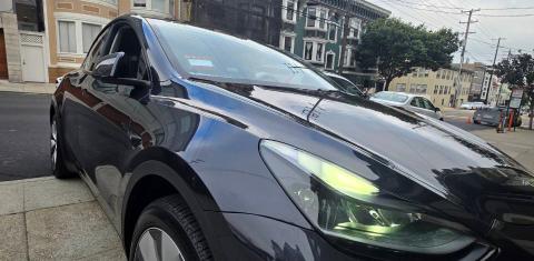 Tesla Model Y 2024