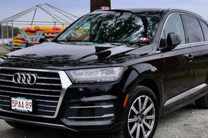 Audi Q7 car