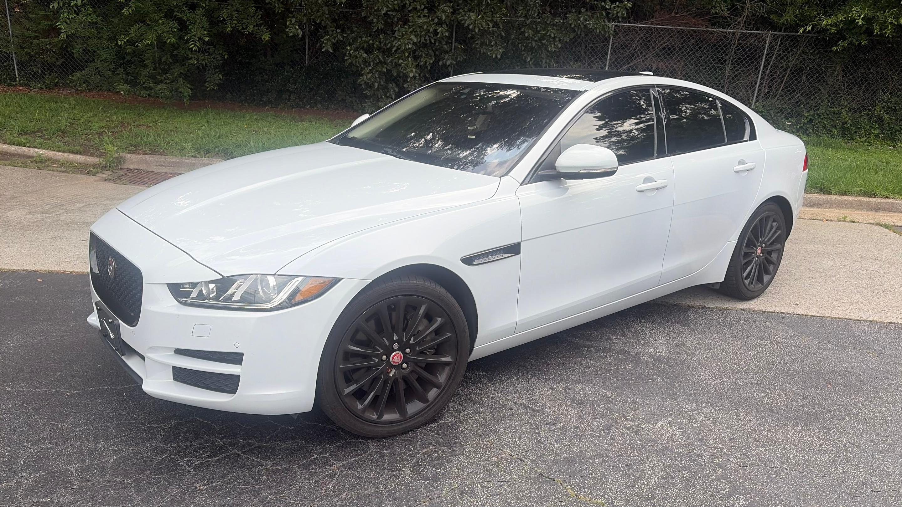 Jaguar XE 2017 in 