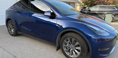 Tesla Model Y 2024