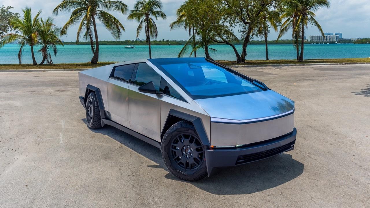 Tesla Cybertruck 2024 in Hollywood, FL