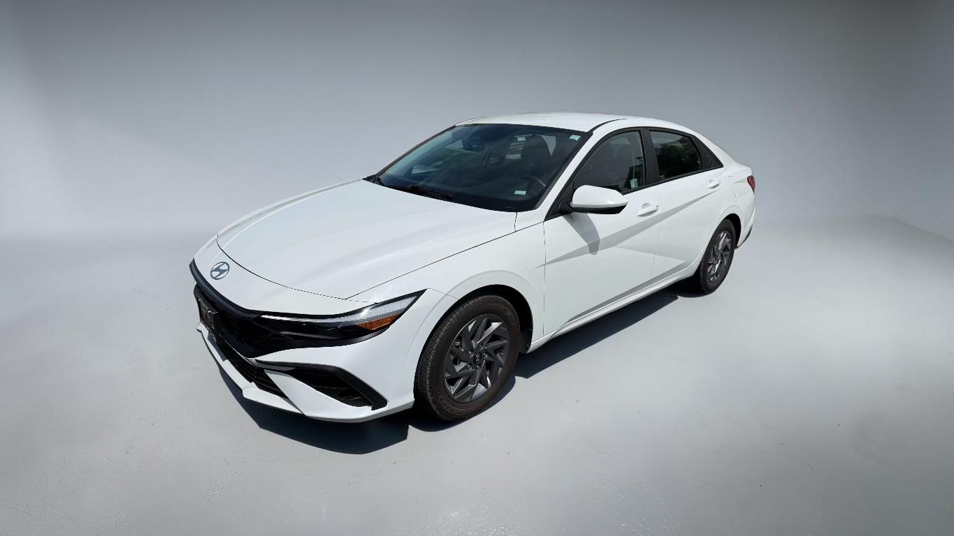 Hyundai Elantra 2024 in 