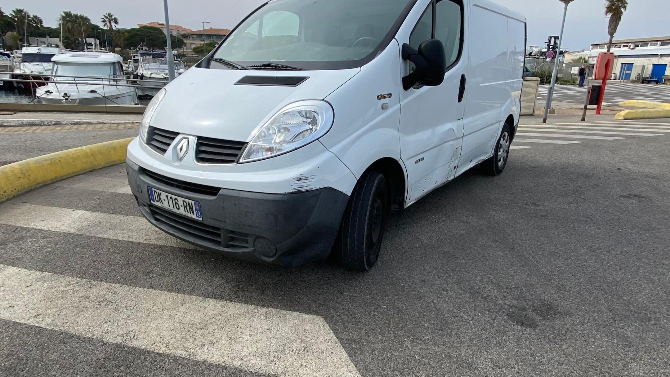 Renault TRAFIC III 2014 à La Londe-les-Maures
