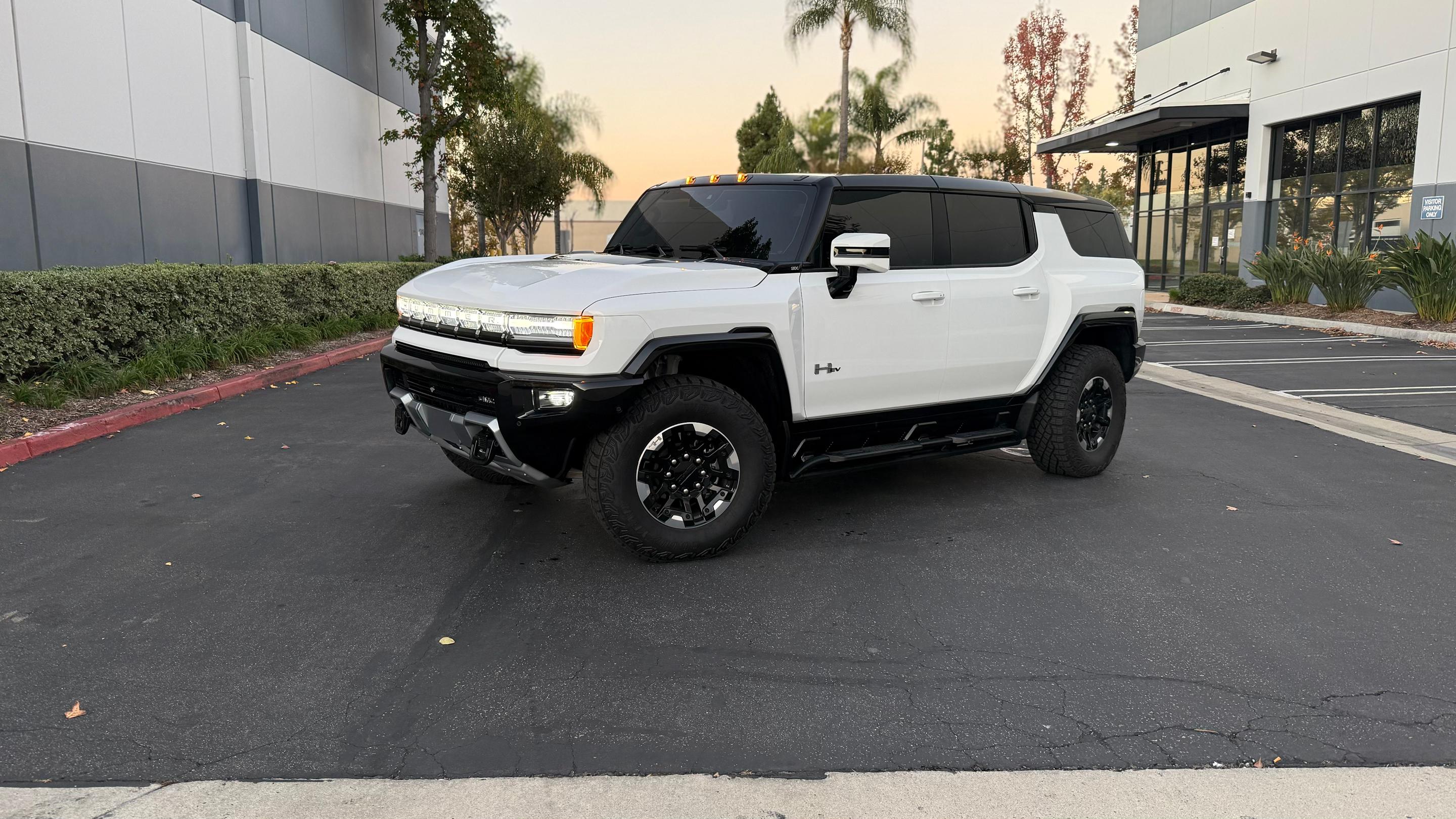 GMC HUMMER EV SUV 2025 in 