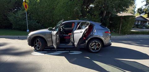 Alfa Romeo Stelvio 2023