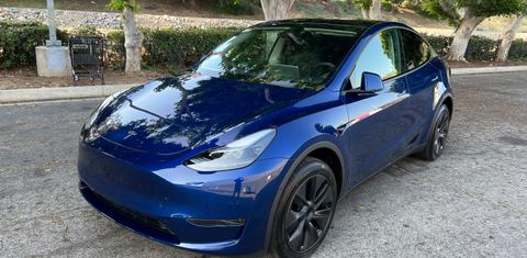 Tesla Model Y 2024