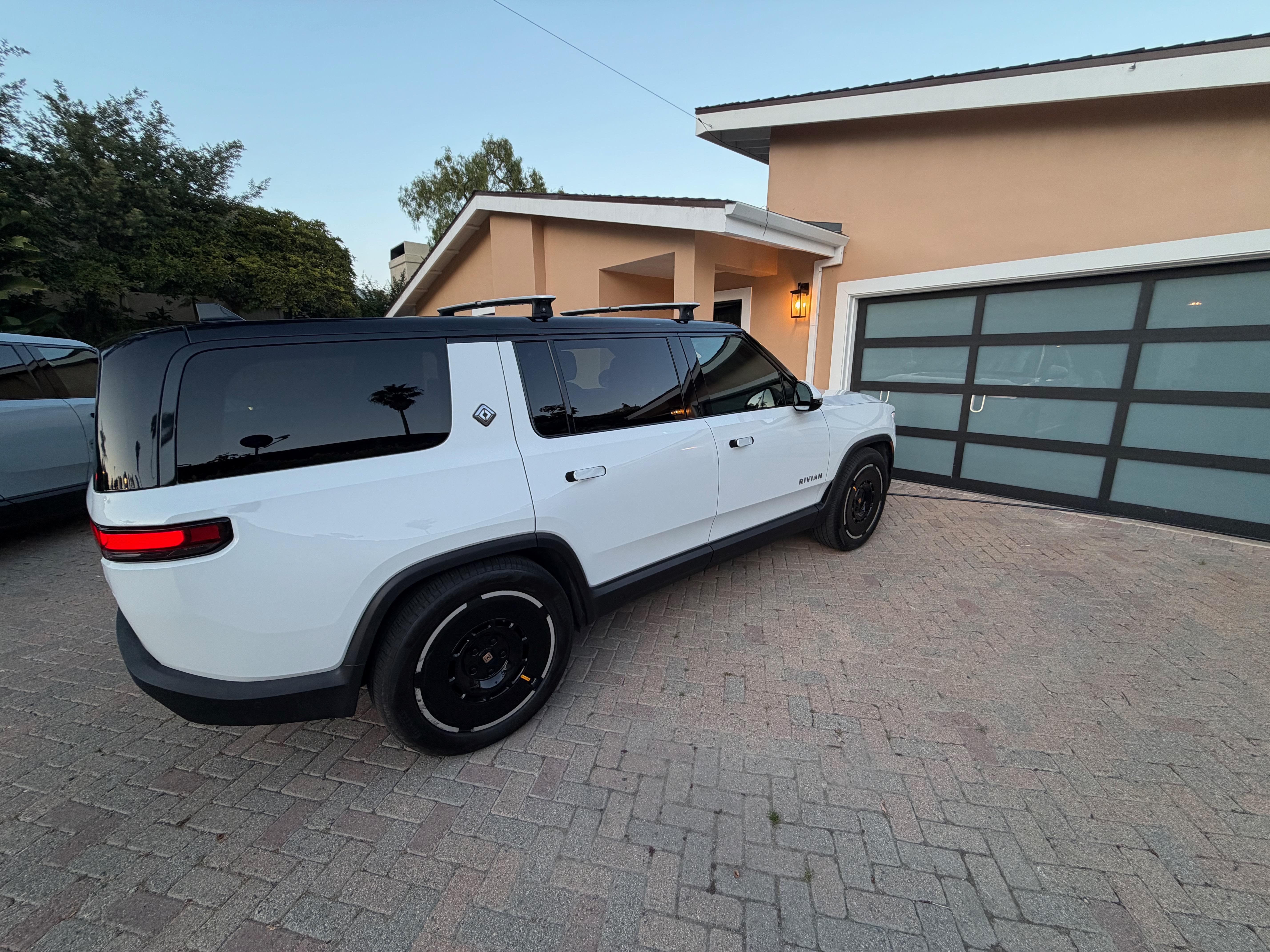 Rivian R1S 2025 in Santa Barbara, CA