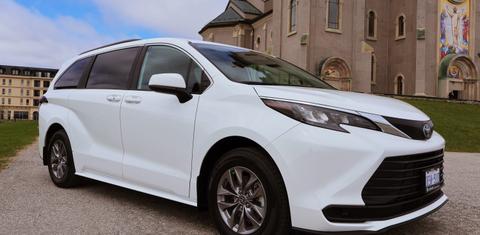 Toyota Sienna 2025