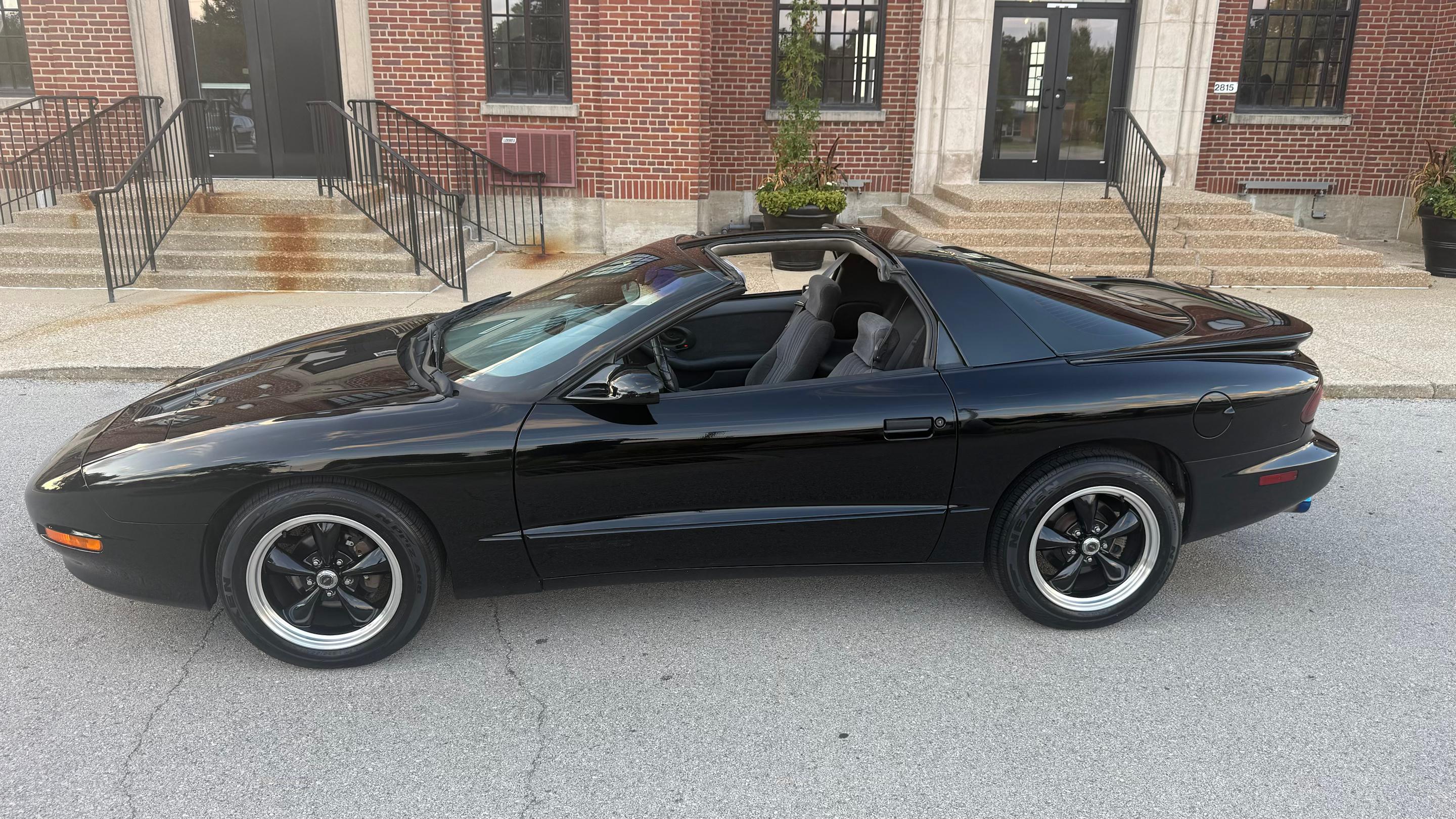 Pontiac Firebird 1997 in Louisville, KY