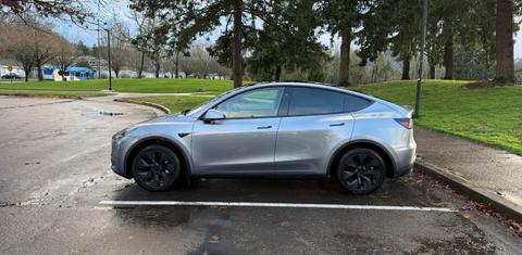 Tesla Model Y 2025