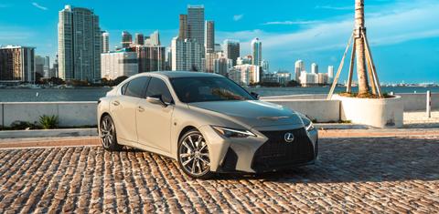 Lexus IS 2025