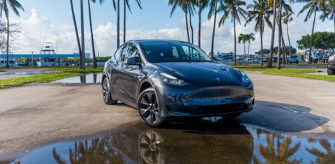 Tesla Model Y 2025