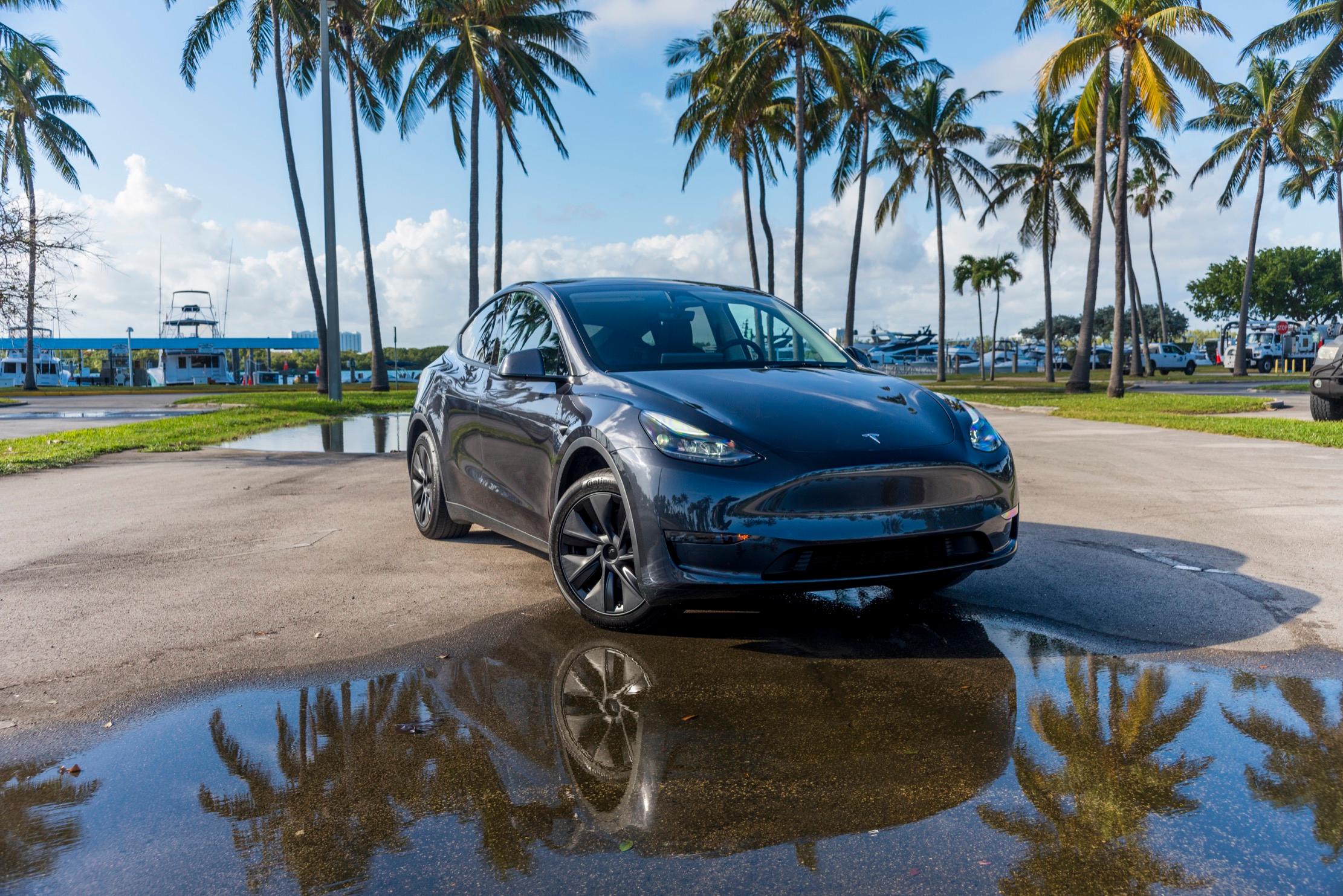 Tesla Model Y 2025 in Miami, FL