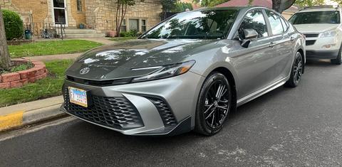 Toyota Camry Hybrid 2026