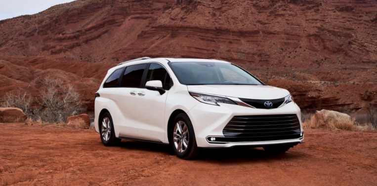 Toyota Sienna 2024 in West Yellowstone, MT
