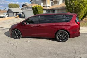 Chrysler Pacifica car